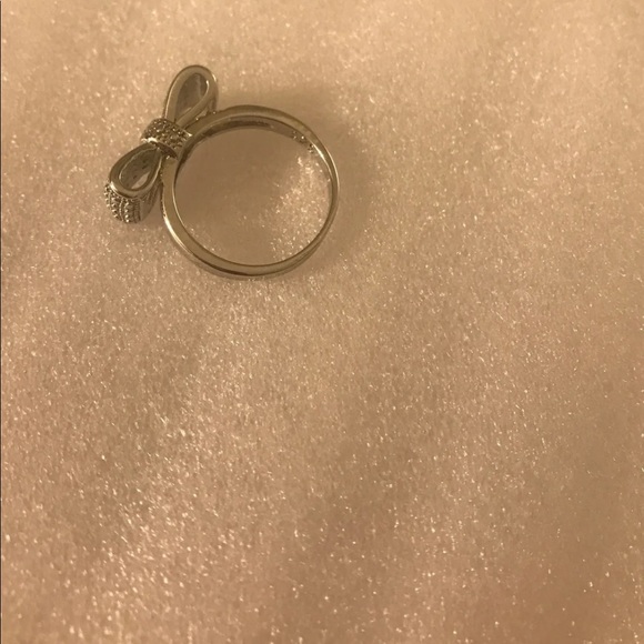 white sapphire Bow sterling silver ring - size-6.5 . - Picture 7 of 9